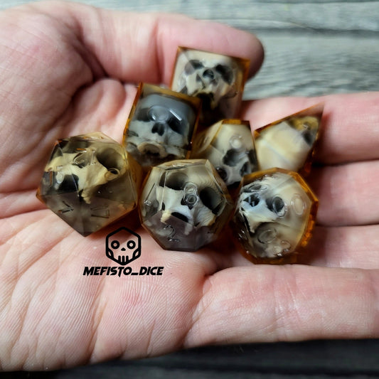 Dice set with 7 pieces with skull inside for role-playing games for Dungeons and Dragons