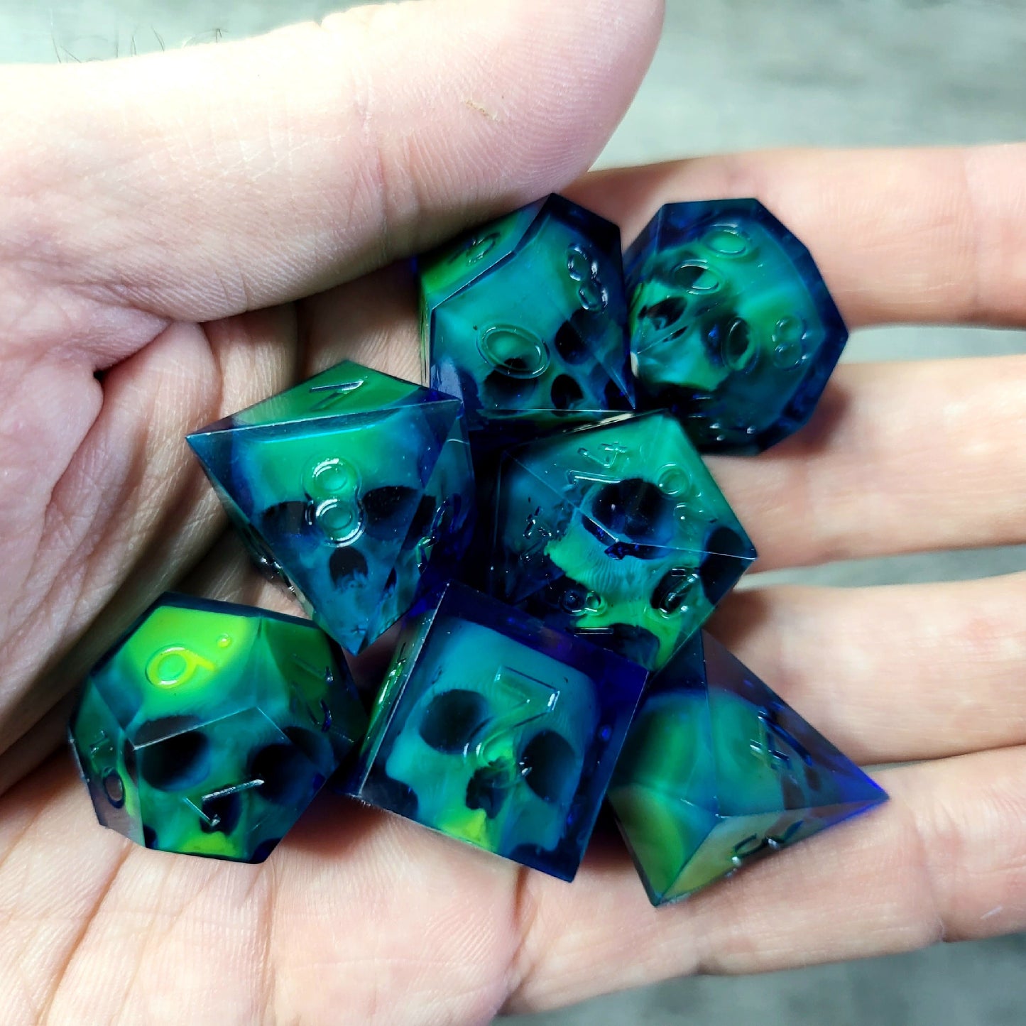 Dice set with 7 pieces with skull inside for role-playing games for Dungeons and Dragons