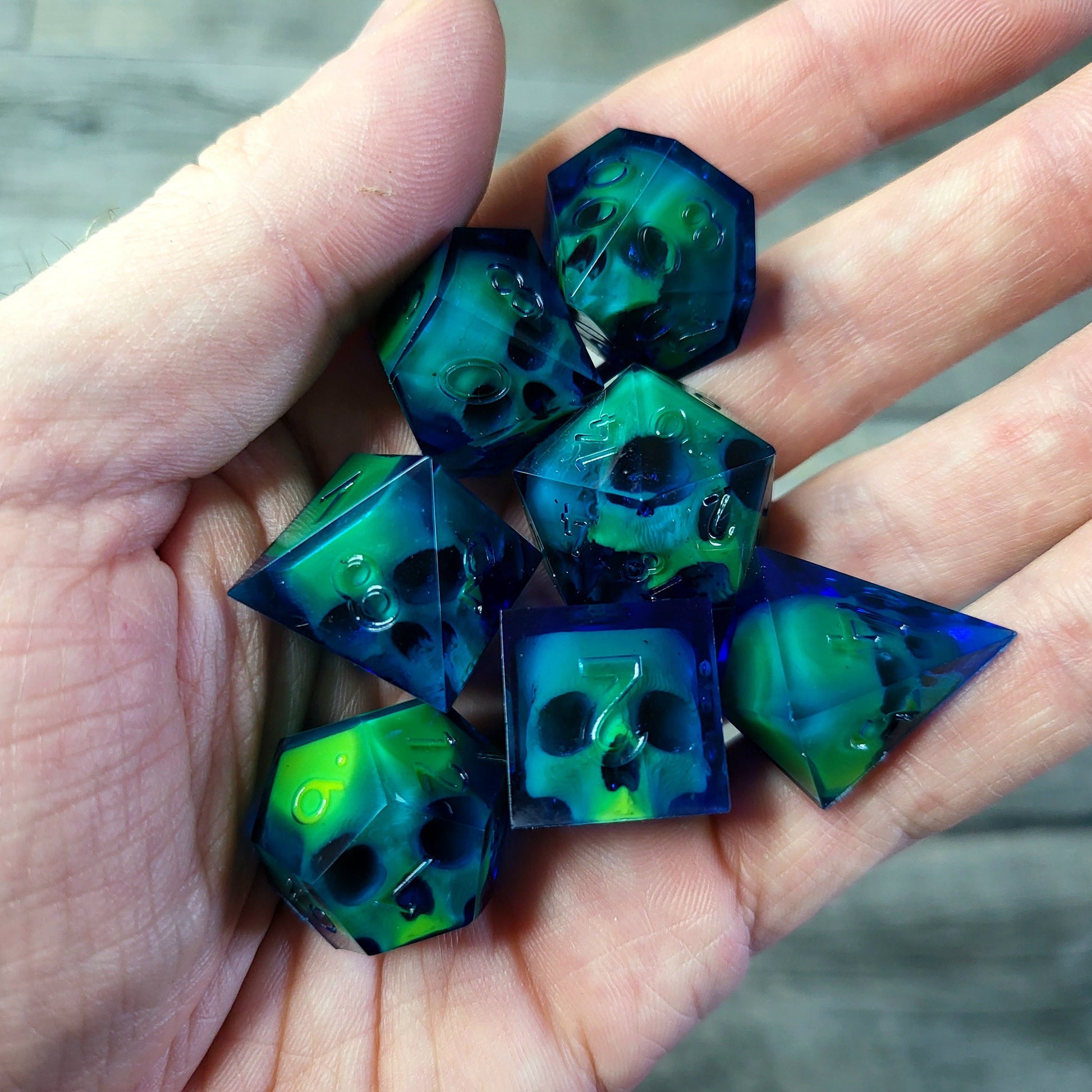 Dice set with 7 pieces with skull inside for role-playing games for Dungeons and Dragons