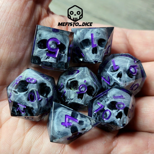 Dice set with 7 pieces with skull inside for role-playing games for Dungeons and Dragons