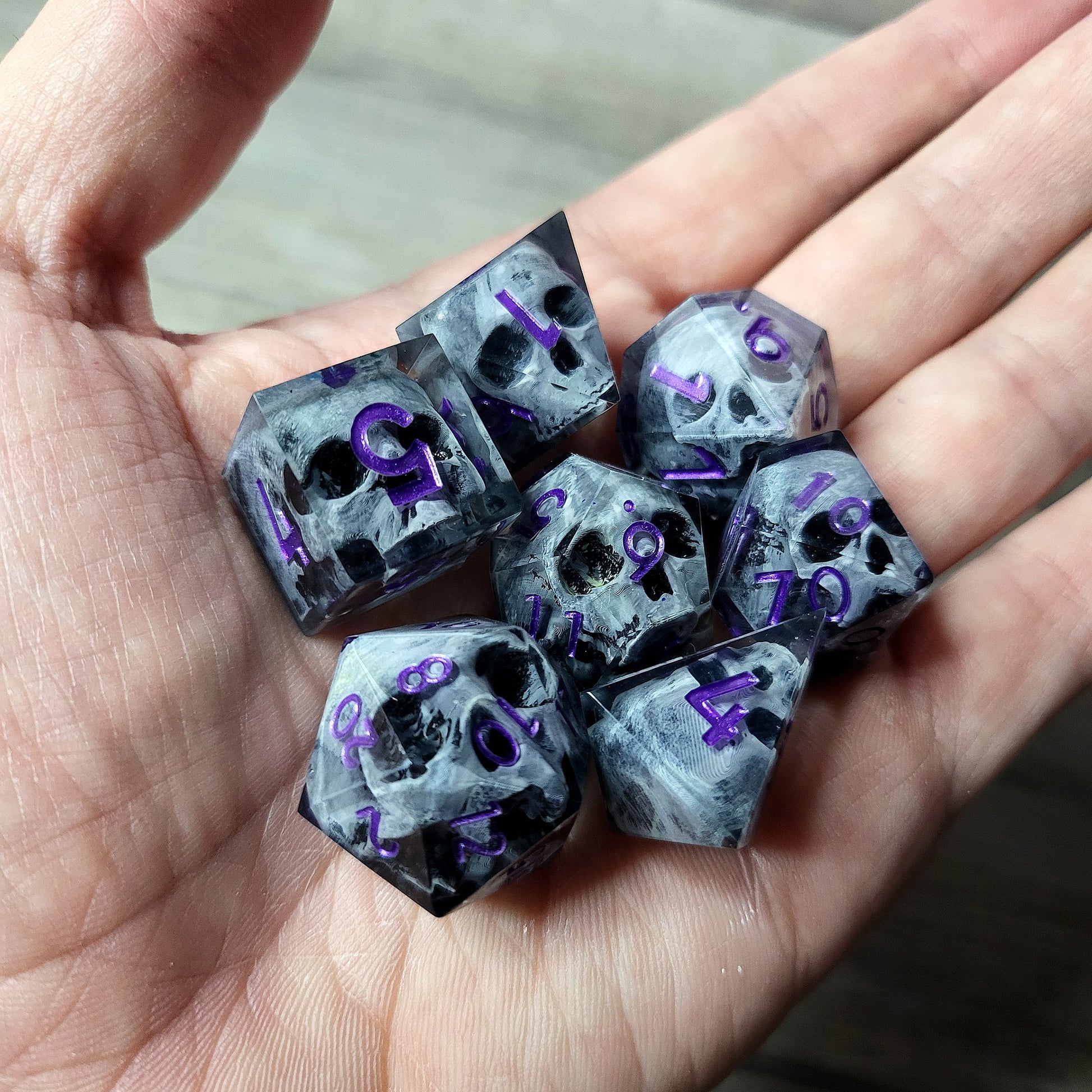 Dice set with 7 pieces with skull inside for role-playing games for Dungeons and Dragons