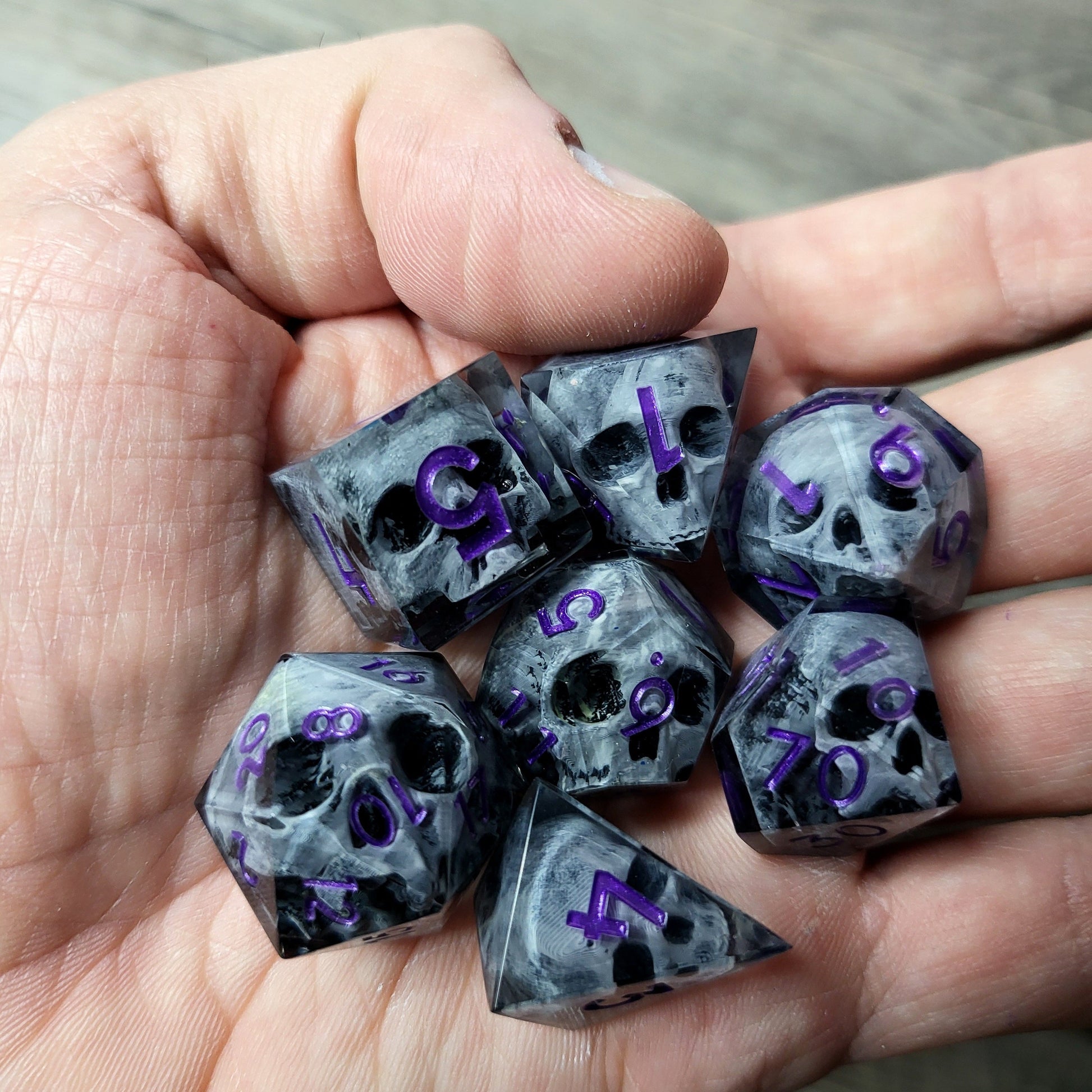 Dice set with 7 pieces with skull inside for role-playing games for Dungeons and Dragons