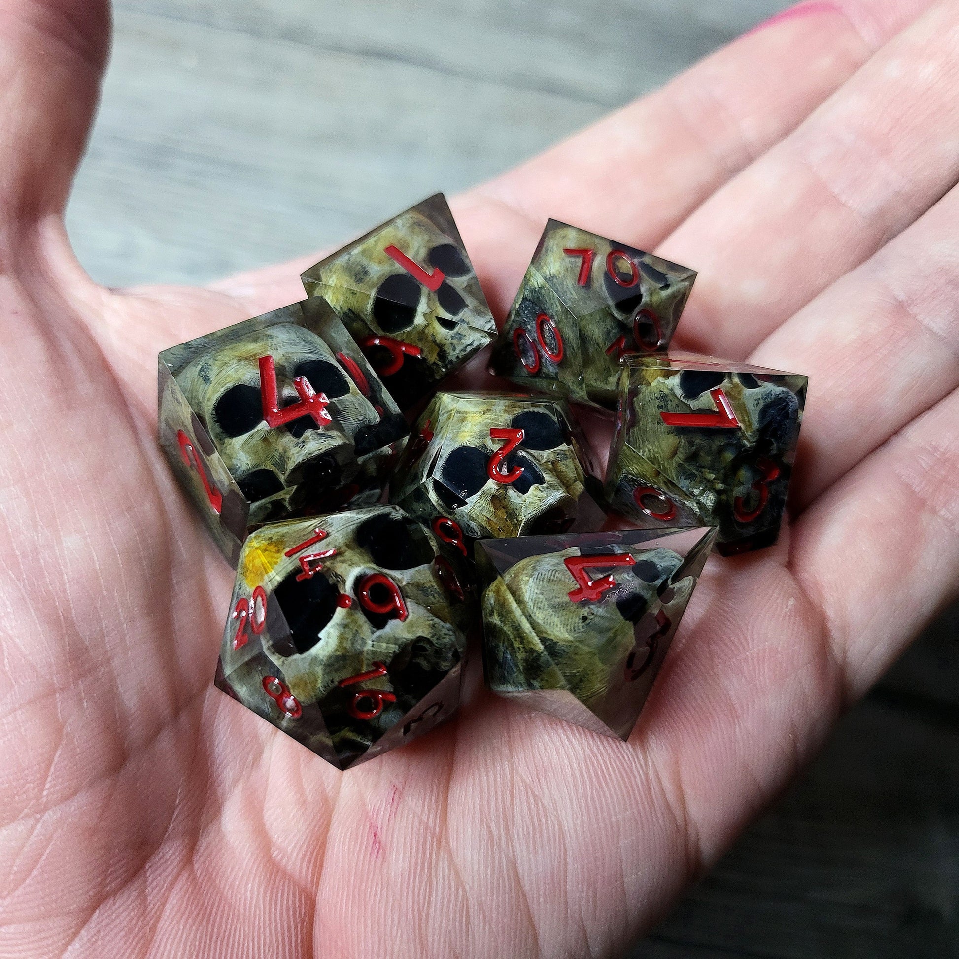 Dice set with 7 pieces with skull inside for role-playing games for Dungeons and Dragons