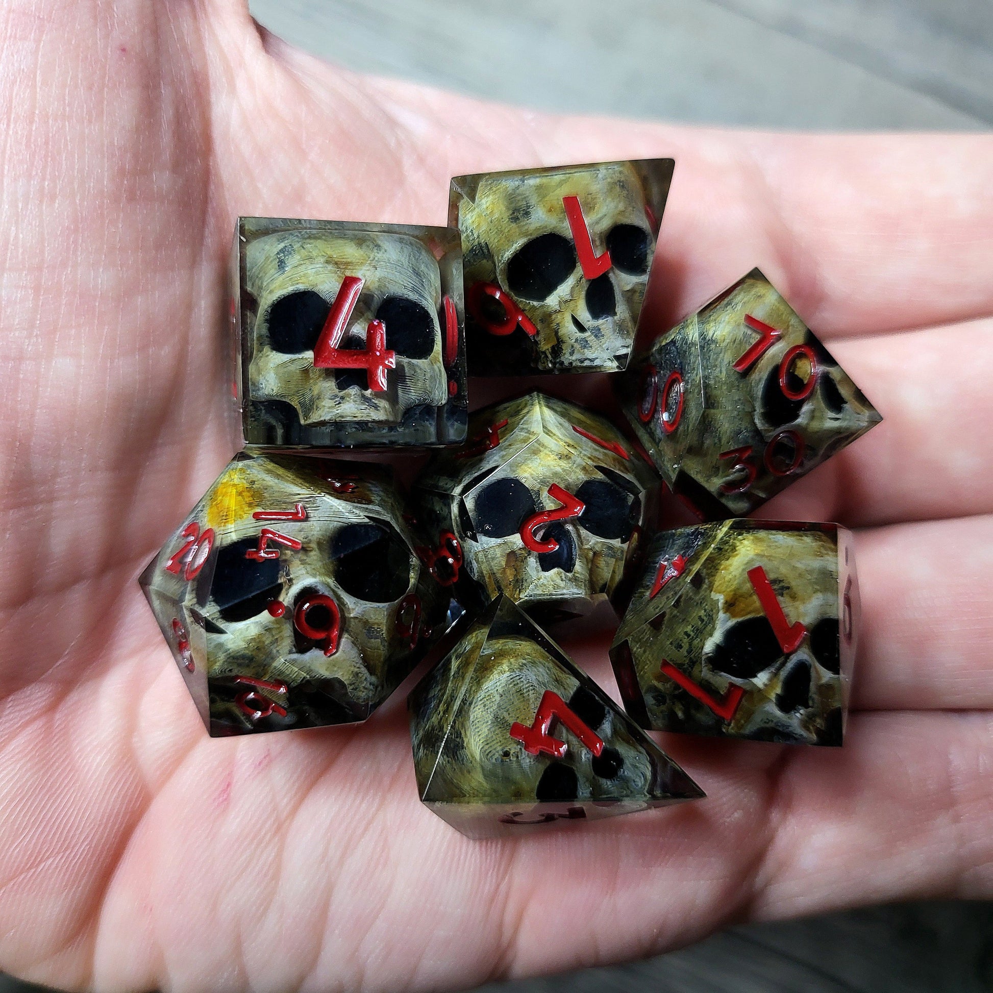 Dice set with 7 pieces with skull inside for role-playing games for Dungeons and Dragons