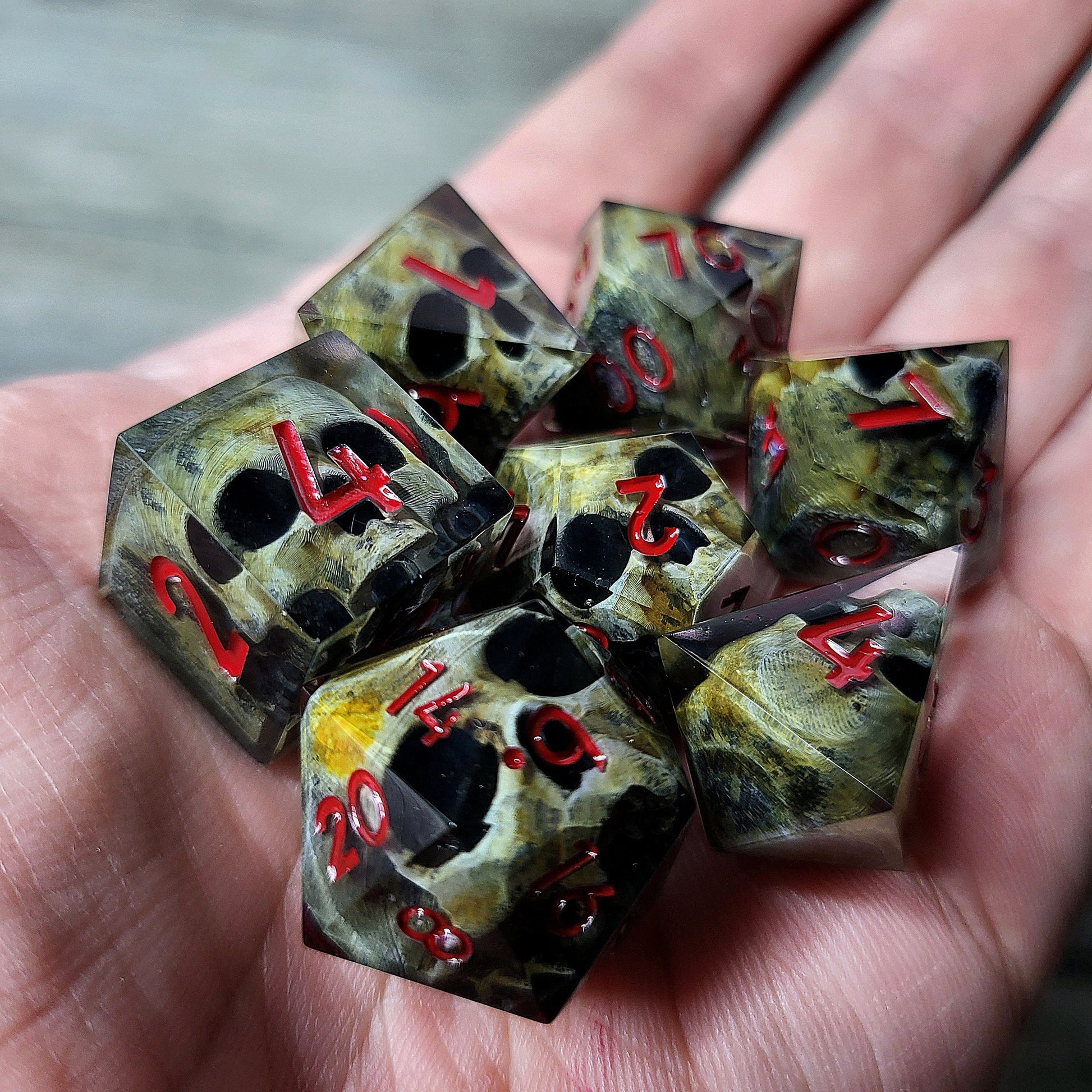 Dice set with 7 pieces with skull inside for role-playing games for Dungeons and Dragons