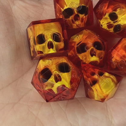Set di dadi Dnd con teschio oro fuoco