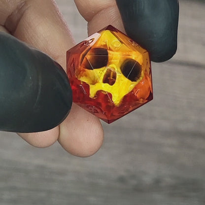 Skull dice D20 Fire gold