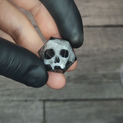 Skull dice D20 "B/W"